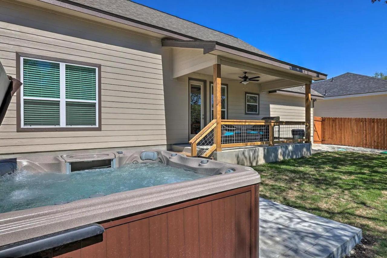 Convenient Cute Cottage Hot Tub Fire Pit Sleeps 6 Canyon Lake Esterno foto